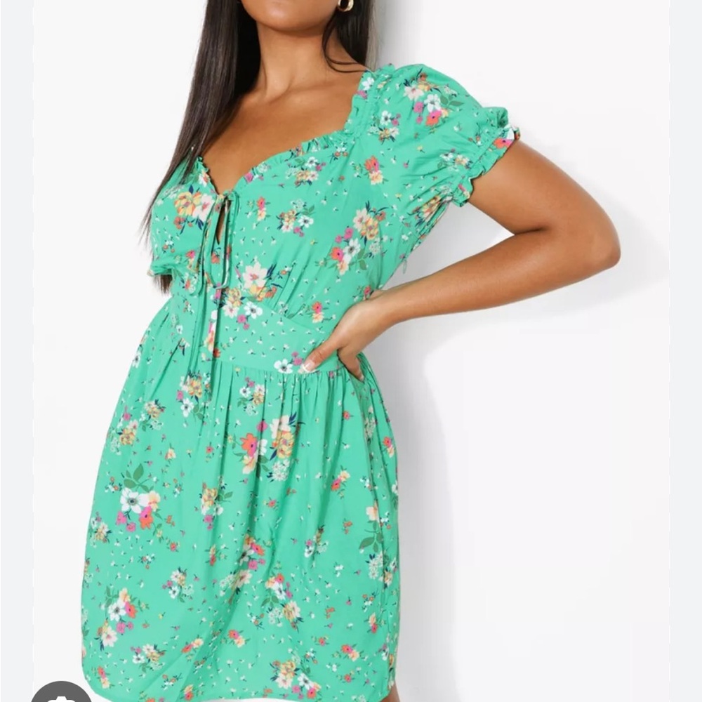 🍁Boohoo Floral peasant dress